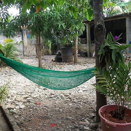 Charm Guest House Puerto Princesa Exteriör bild