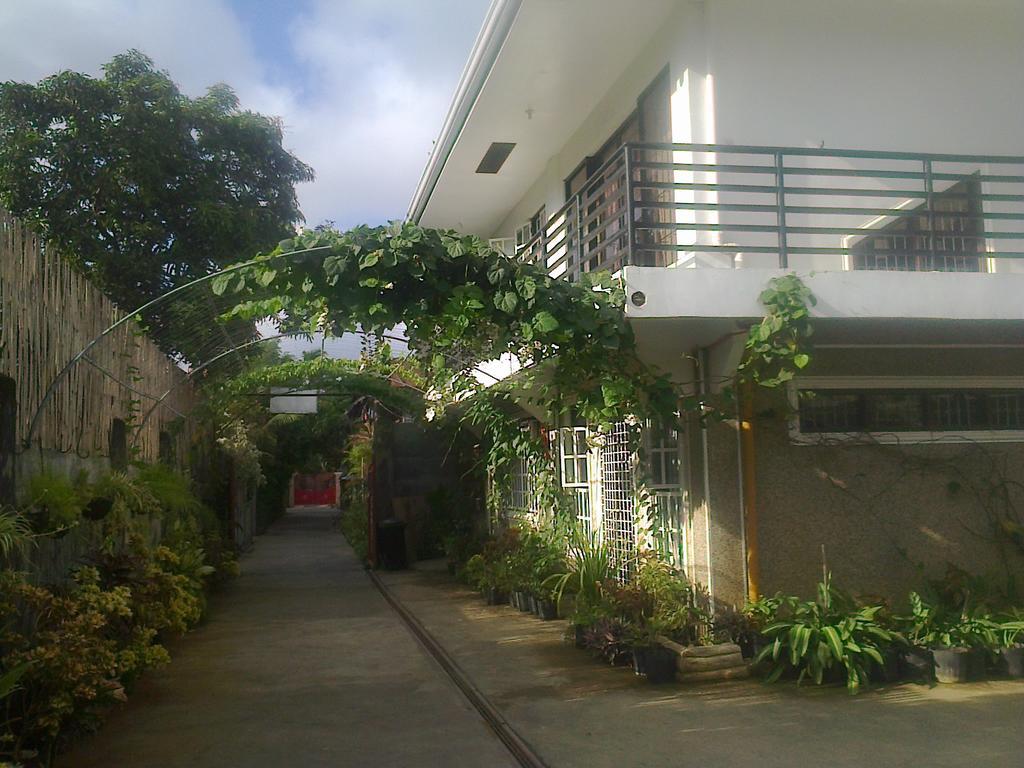 Charm Guest House Puerto Princesa Exteriör bild