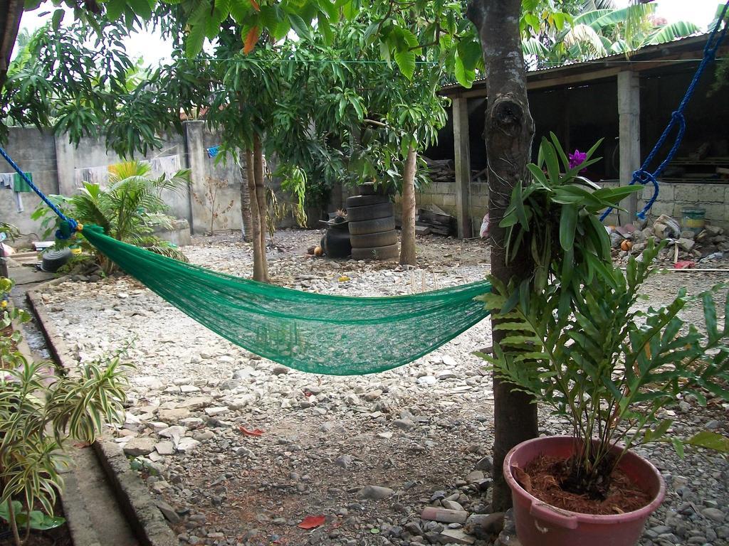 Charm Guest House Puerto Princesa Exteriör bild
