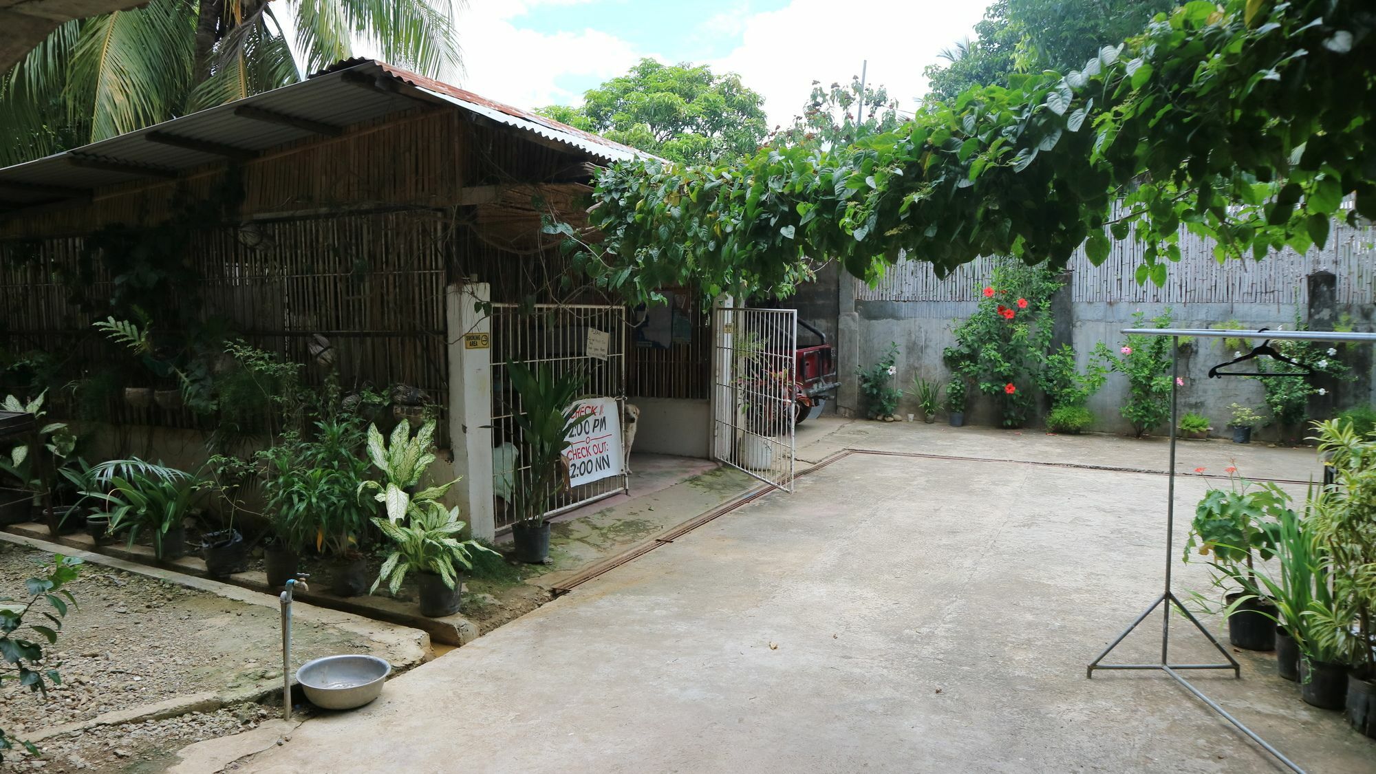 Charm Guest House Puerto Princesa Exteriör bild